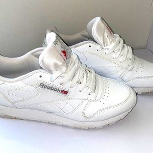 White original style Reebok sneakers EEUC